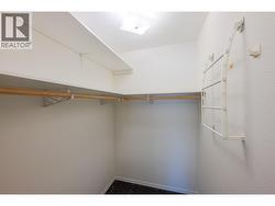 Walk-in closet - 