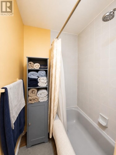 Bathroom/ Tub - 7 Cavell Avenue, St. John'S, NL 