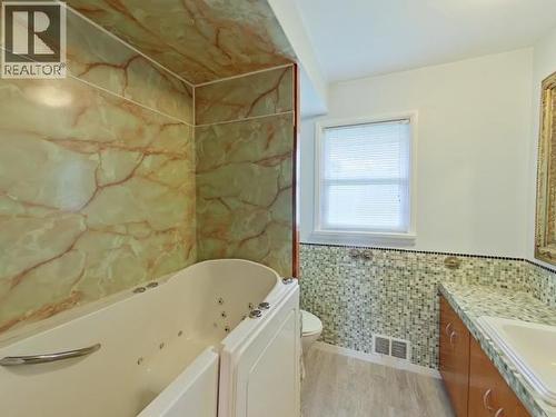 4038 Whalen Ave, Powell River, BC 