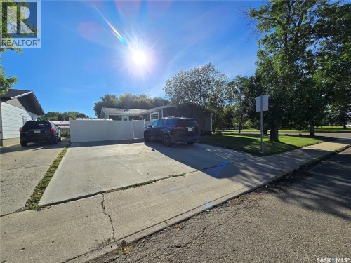 1205 Douglas Road, Weyburn, SK 