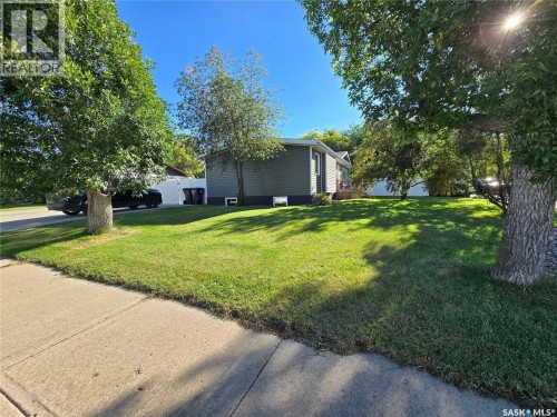 1205 Douglas Road, Weyburn, SK 