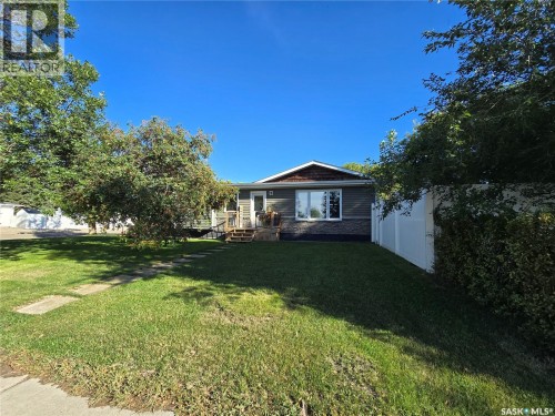 1205 Douglas Road, Weyburn, SK 