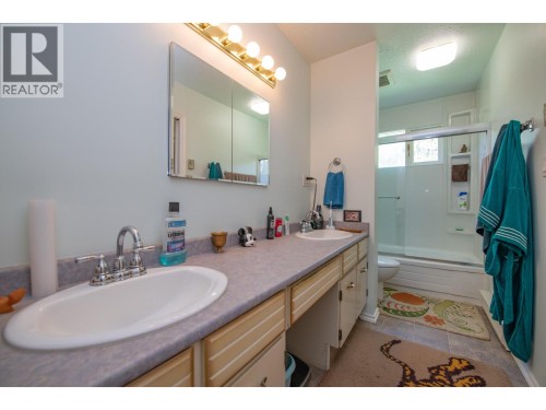 Upper Level Bathroom - 40 Rosoman Road, Enderby, BC 