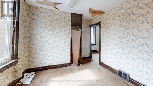 2nd floor room - 71 Queen Street, St. Catharines (Downtown), ON 
