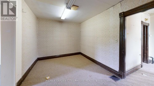 2nd floor room - 71 Queen Street, St. Catharines (Downtown), ON 