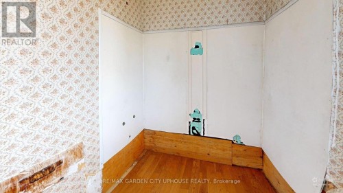 2nd floor room - 71 Queen Street, St. Catharines (Downtown), ON 