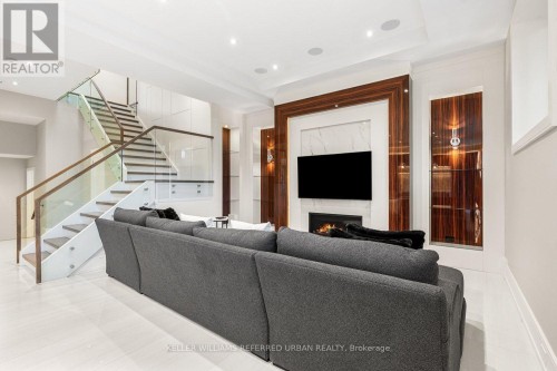 90 Glen Rush Boulevard, Toronto, ON 