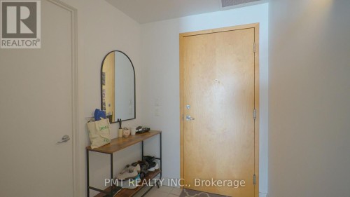 208 - 700 KING STREET W , Toronto, Ontario M5V 2Y6 2