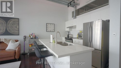208 - 700 KING STREET W , Toronto, Ontario M5V 2Y6 4