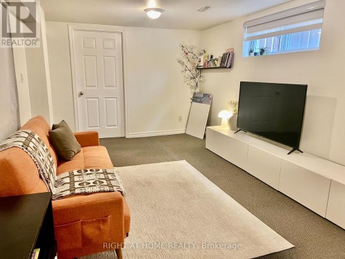 28 GORMAN PARK ROAD , Toronto, Ontario M3H 3K4 3