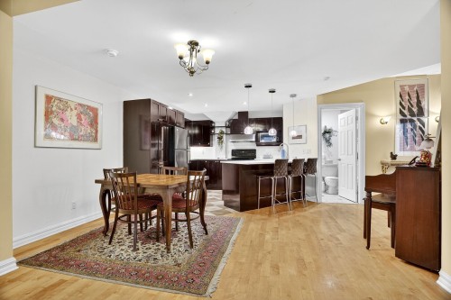 Salle à manger - 201-828 Av. Querbes, Montréal (Outremont), QC 