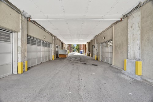 Garage - 201-828 Av. Querbes, Montréal (Outremont), QC 