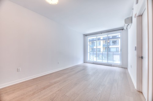 Salon - 333-1485 Rue Des Bassins, Montréal (Le Sud-Ouest), QC 