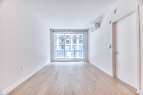 Salon - 333-1485 Rue Des Bassins, Montréal (Le Sud-Ouest), QC 