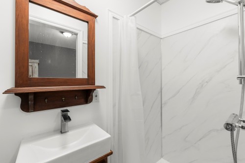 Bathroom - 30A Rue Ste-Anne, Sainte-Anne-De-Bellevue, QC 