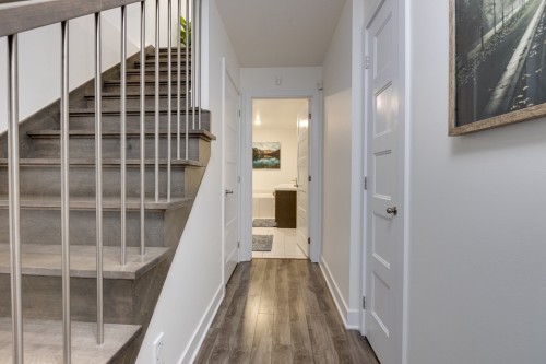 Corridor - 33A Av. Sauriol, Laval (Laval-Des-Rapides), QC 