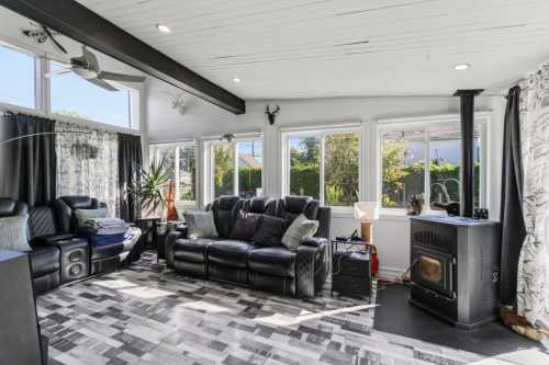 Véranda - 42 Rue Perron, Châteauguay, QC 