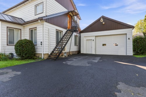 Garage - 42 Rue Perron, Châteauguay, QC 