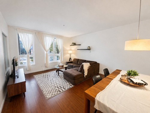 Salon - 3-7 Rue Des Jardins, Québec (La Cité-Limoilou), QC 