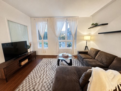 Salon - 3-7 Rue Des Jardins, Québec (La Cité-Limoilou), QC 