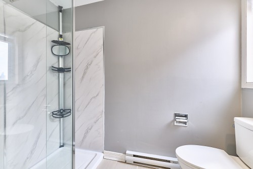Salle de bains - 2410 Rue Du Faisan, Laval (Sainte-Rose), QC 