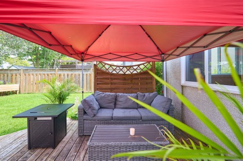 Terrasse - 2410 Rue Du Faisan, Laval (Sainte-Rose), QC 