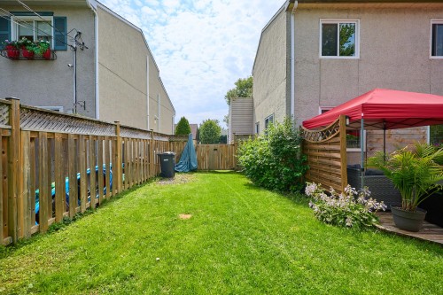 Cour - 2410 Rue Du Faisan, Laval (Sainte-Rose), QC 