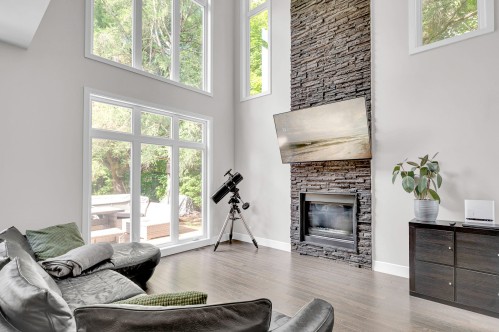 Living Room - 13 Av. Hochar, Saint-Sauveur, QC 