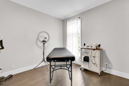 Bedroom - 13 Av. Hochar, Saint-Sauveur, QC 