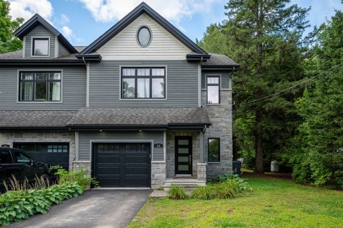 Front of Structure - 13 Av. Hochar, Saint-Sauveur, QC 