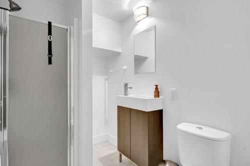 Bathroom - 13 Av. Hochar, Saint-Sauveur, QC 