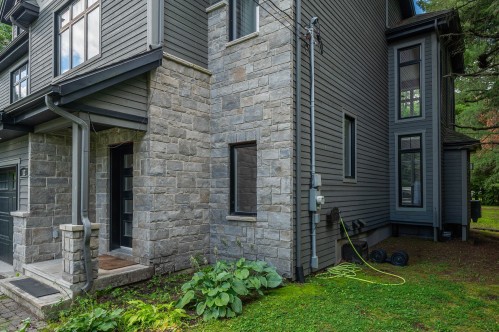 Front of Structure - 13 Av. Hochar, Saint-Sauveur, QC 