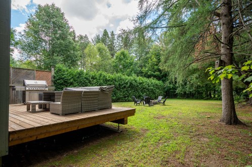 Courtyard - 13 Av. Hochar, Saint-Sauveur, QC 