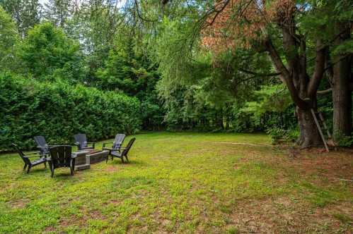Courtyard - 13 Av. Hochar, Saint-Sauveur, QC 
