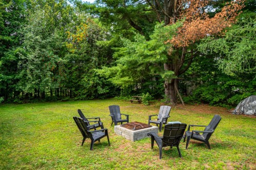Courtyard - 13 Av. Hochar, Saint-Sauveur, QC 