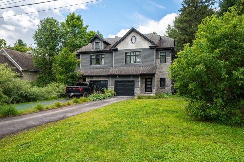 Front of Structure - 13 Av. Hochar, Saint-Sauveur, QC 