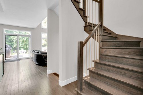 Staircase - 13 Av. Hochar, Saint-Sauveur, QC 
