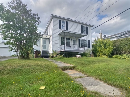 77 Rue Turcotte O.  Thetford Mines, QC G6G 1G2