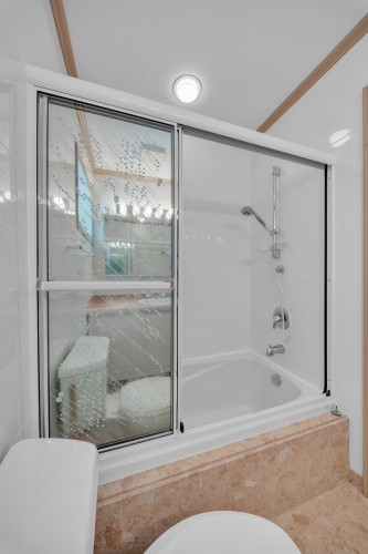 Bathroom - 4315 Av. Montrose, Westmount, QC 