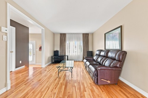 Salon - 17075 Av. St-Onge, Saint-Hyacinthe, QC 