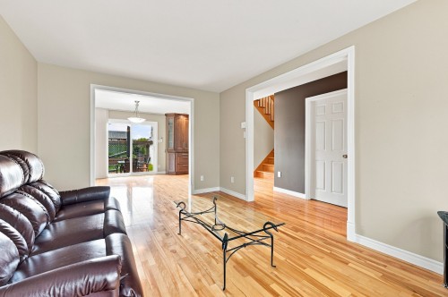 Salon - 17075 Av. St-Onge, Saint-Hyacinthe, QC 