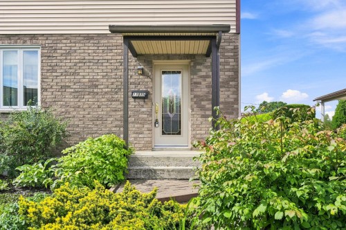 Entrée extérieure - 17075 Av. St-Onge, Saint-Hyacinthe, QC 