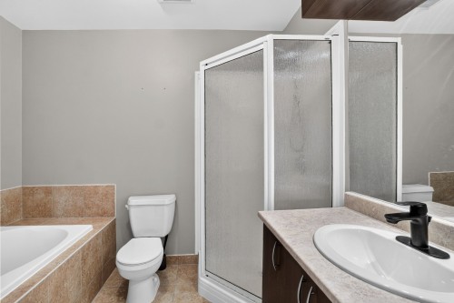 Salle de bains - 5-18 Av. Ste-Hélène, Saint-Lambert, QC 
