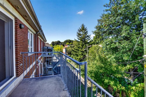 Balcon - 5-18 Av. Ste-Hélène, Saint-Lambert, QC 