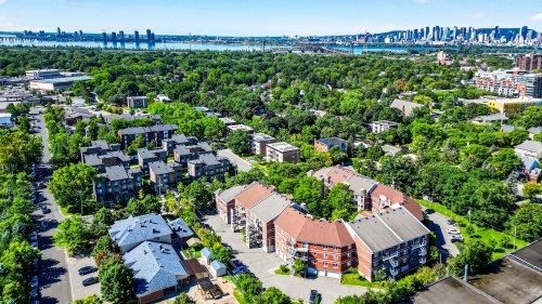 Photo aérienne - 5-18 Av. Ste-Hélène, Saint-Lambert, QC 