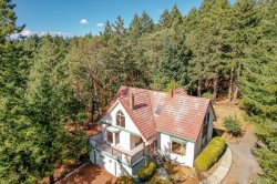 620 Tammy Pl Highlands, BC V9B 5T9