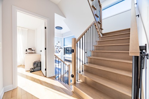 Staircase - 111 Av. Des Chênes, Candiac, QC 