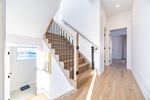 Staircase - 111 Av. Des Chênes, Candiac, QC 