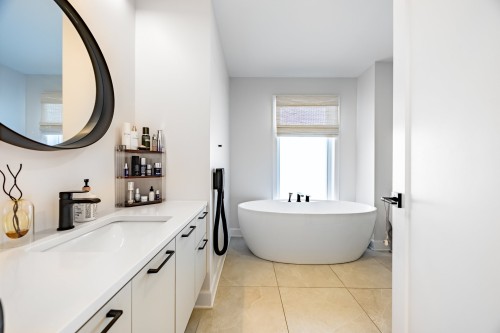 Bathroom - 111 Av. Des Chênes, Candiac, QC 