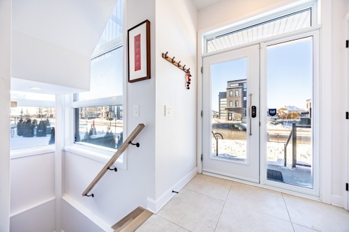 Mud Room - 111 Av. Des Chênes, Candiac, QC 